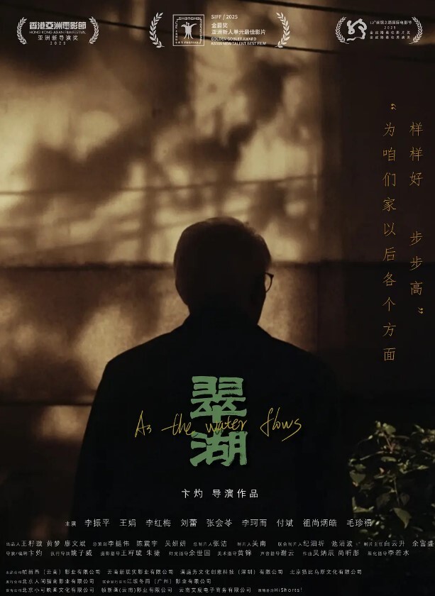 疯狂露出_无内大胆游走在街头 - 乐记影视
