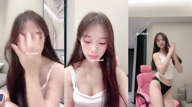 2025年9月最新，新人，顶级校花来了，好美啊【吧啦】，清纯反差感十足，娇羞的小表情让人瞬间硬起来，粉穴特写好美！ (2)